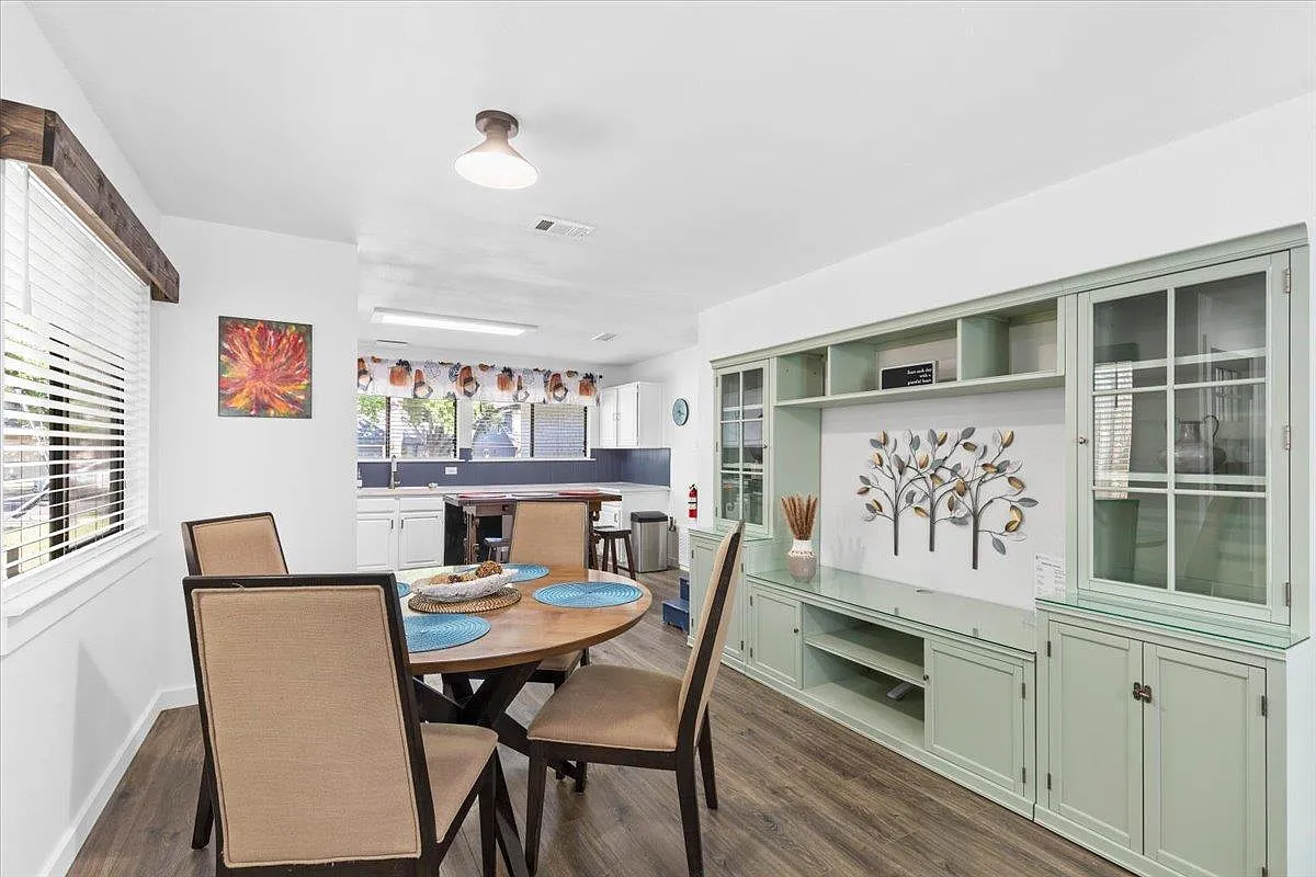 3 bed, 2.0 bath, 1312 sqft, $2,900 — Photo 3