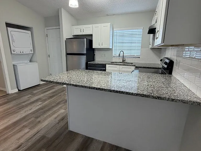 501 Saint Michaels Way — Photo 21