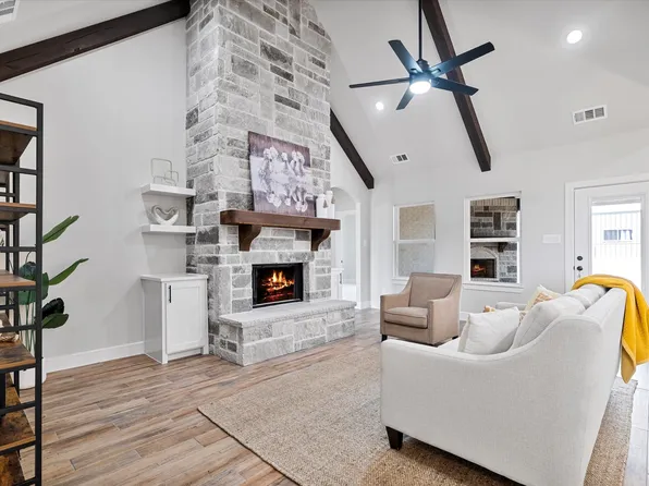 233 Marshall Cir, Whitewright, TX 75491