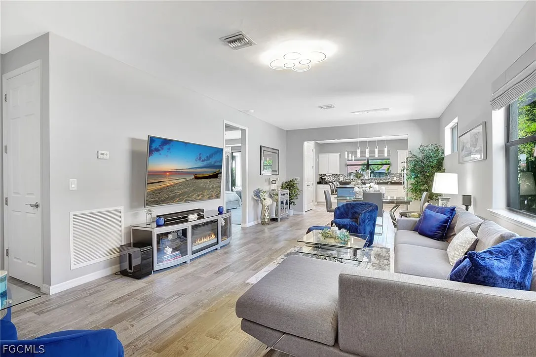 3 bed, 2.0 bath, 1433 sqft, $4,500 — Photo 4