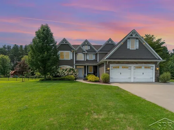 2043 N Harvest Cir, Midland, MI 48642