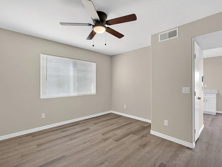 3624 N 106th Ln — Photo 12