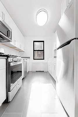 4th image of 201 E 28th St APT 5F