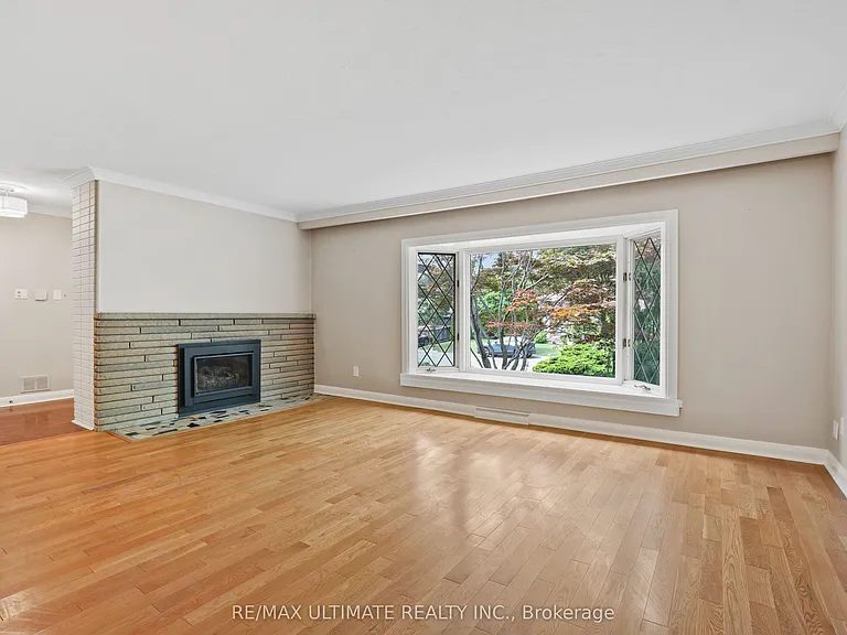 121 Elvaston Dr — Photo 3