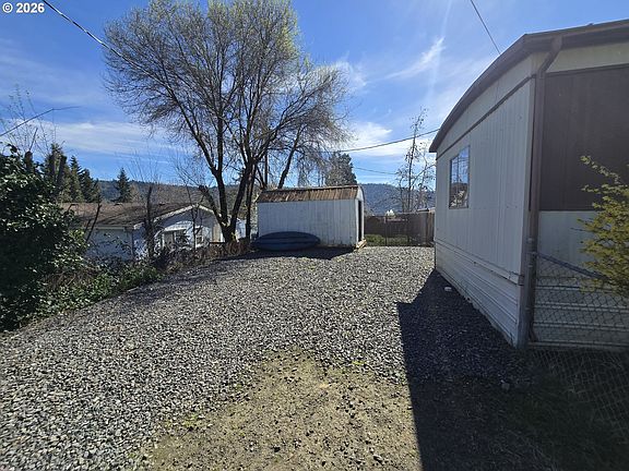 3rd image of 101 NE Darrell Ave