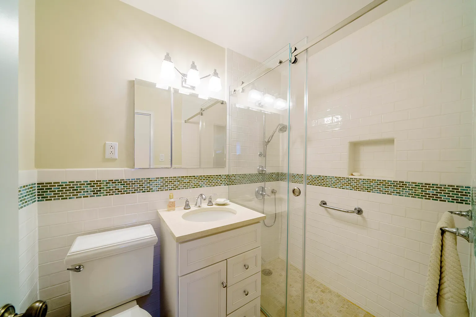 222 E 80th St APT 5C photo 1