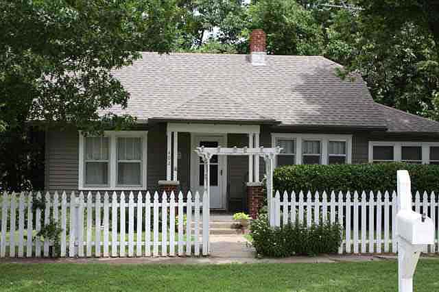 1st image of 402 S Illinois St