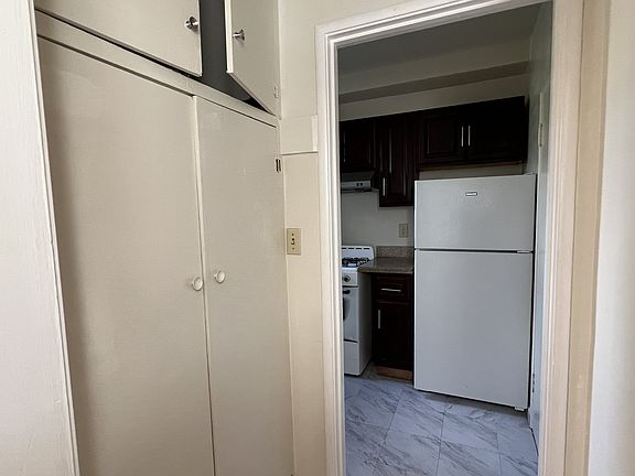 4th image of 321 Santa Clara Ave #4