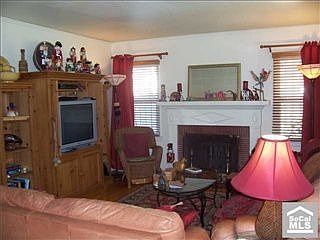 3rd image of 2743 Cedar Ave
