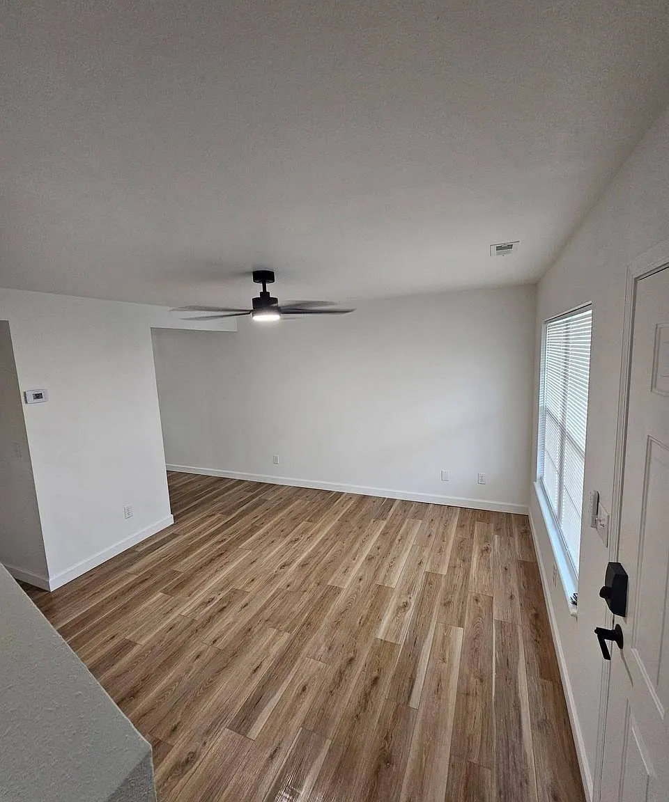 2 bed, 950 sqft, $1,200 — Photo 2