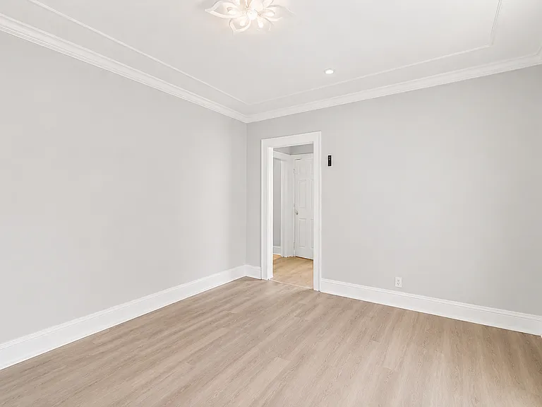93 Hollywood Ave — Photo 15