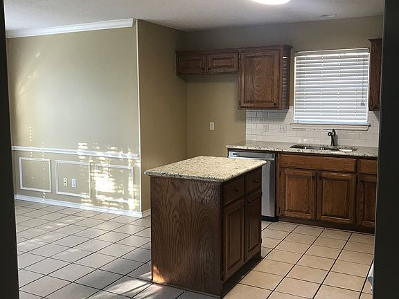 3rd image of 412 Landon Dr