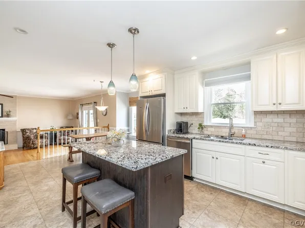 10218 Salem Oaks Dr, North Chesterfield, VA 23237