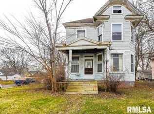 1124 Broadway St, Pekin, IL