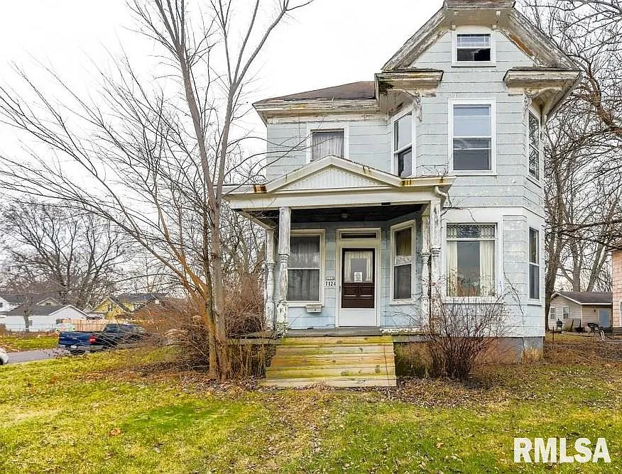 1124 Broadway St photo 1