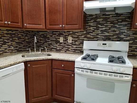 3rd image of 1307 Boxwood Dr