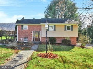 87 Crestview Dr, Pottsville, PA 17901