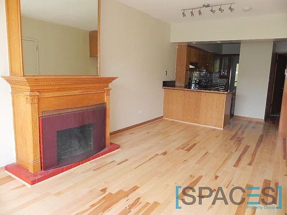 5th image of 1308 N La Salle Dr APT 4