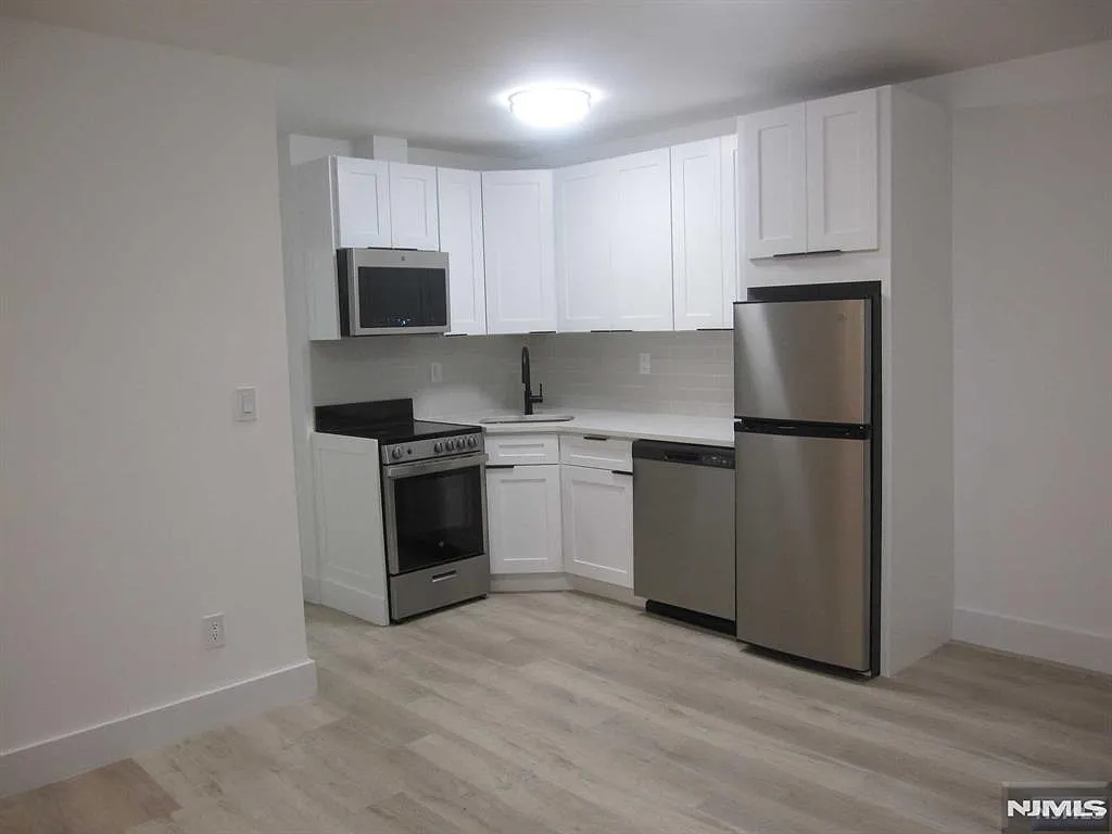 1 bed, 670 sqft, $1,985 — Photo 1
