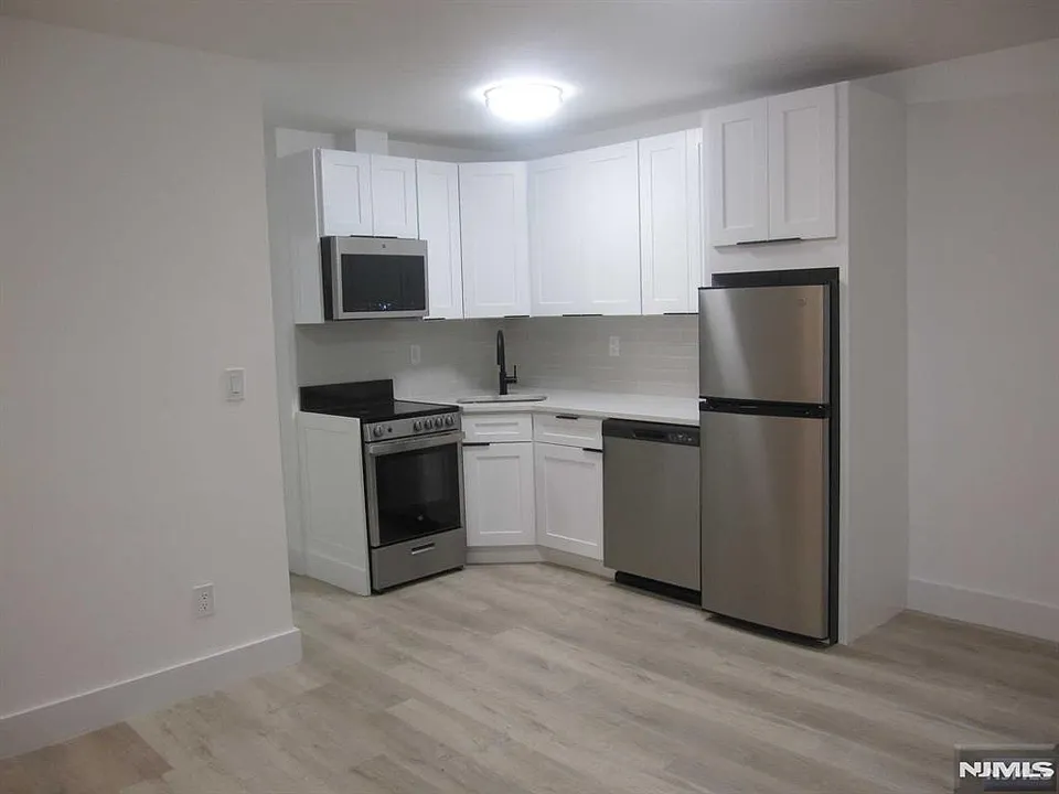 119 1st St