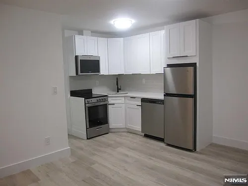 119 1st St Photo 1