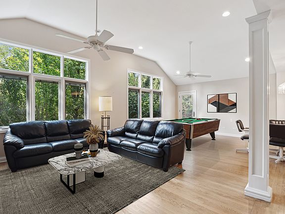 4th image of 2804 Lexington Ln
