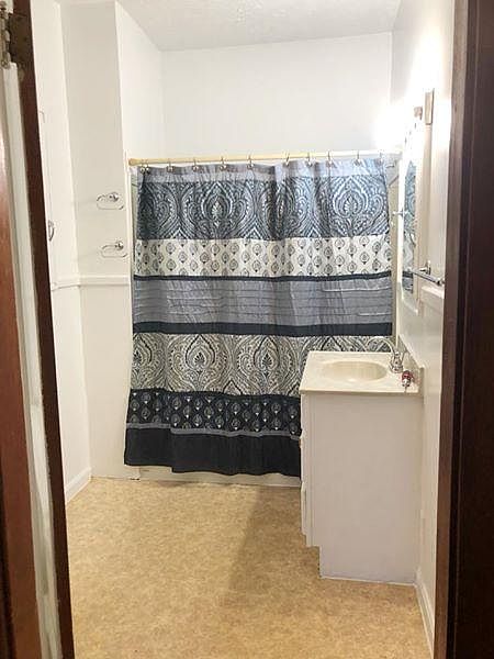 1st image of 503 W Broadway St