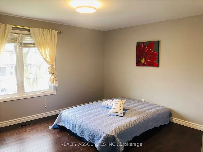 32 Almond Ave — Photo 7