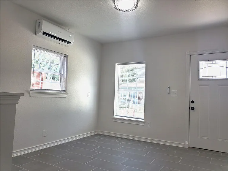914 E 32nd St #1 — Photo 5