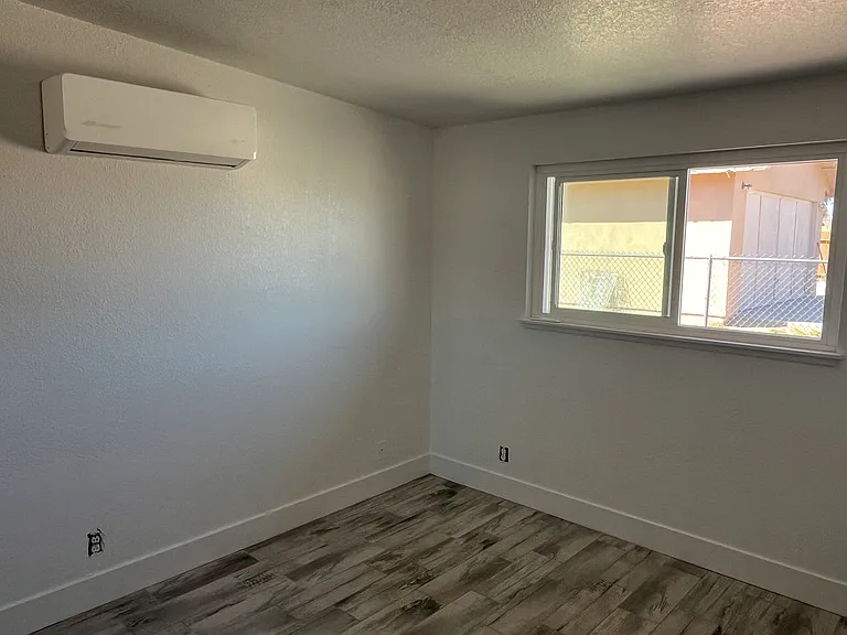 6558 Tamarisk Ave — Photo 11