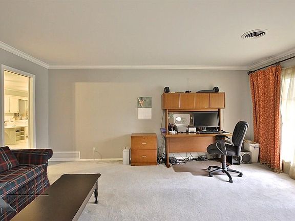 5th image of 890 Harwell St