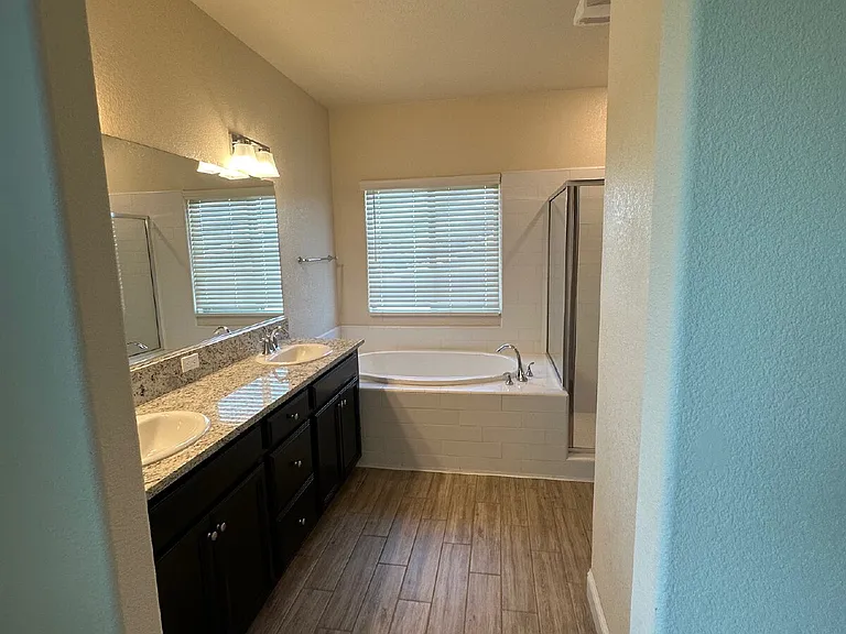 2494 Valdes Dr — Photo 20