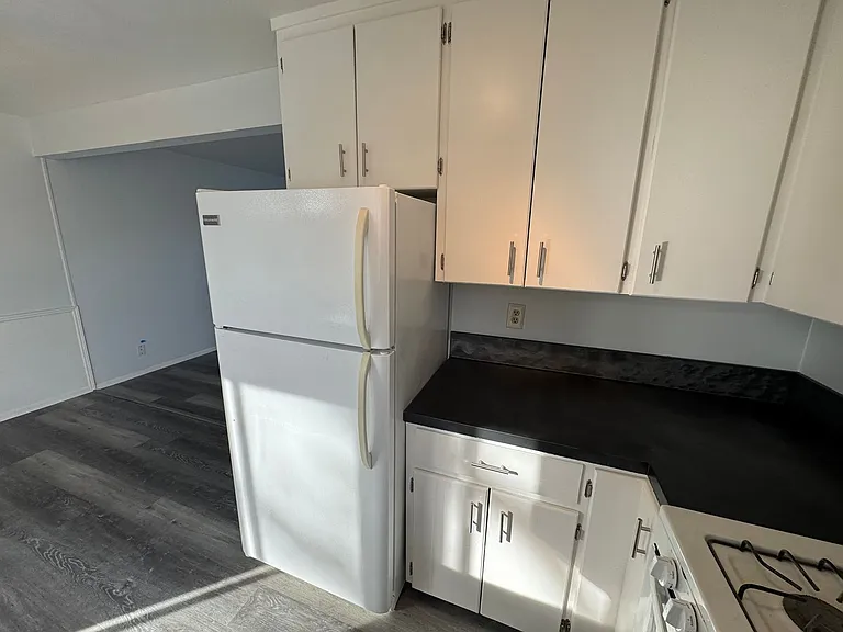 637 SW 9th St — Photo 13