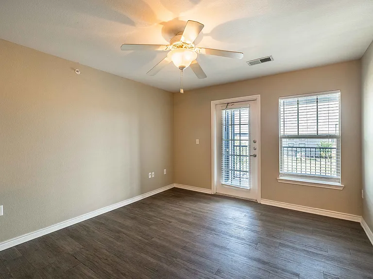 Comfortable Living Spaces at Inwood Crossings Apartments, Wichita