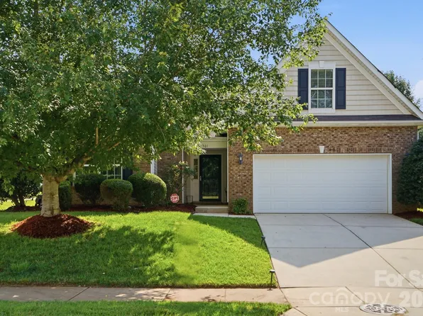 301 Augustus Ln, Mount Holly, NC 28120