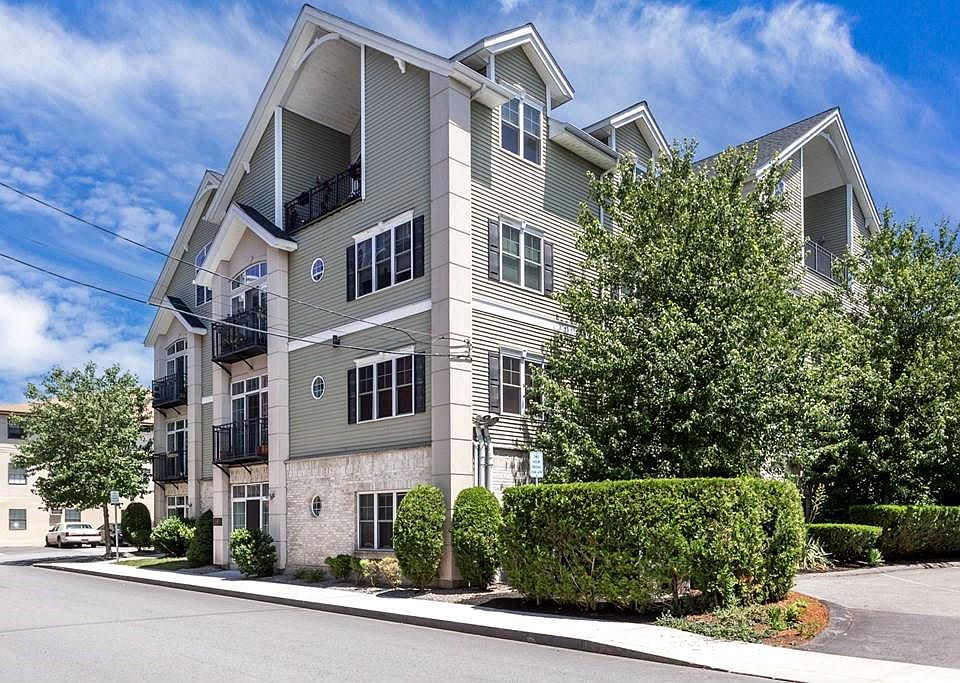 1st image of 163 Rumford Ave #202