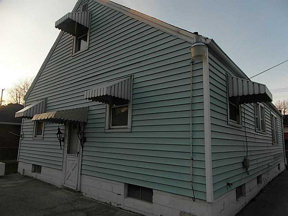 3rd image of 347 W Grand Ave