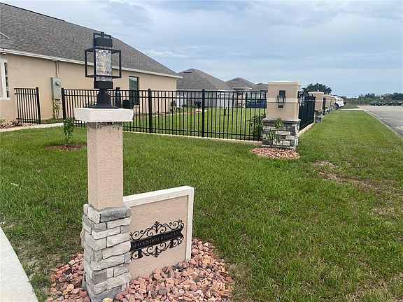3rd image of 524 Central Ridge Ln