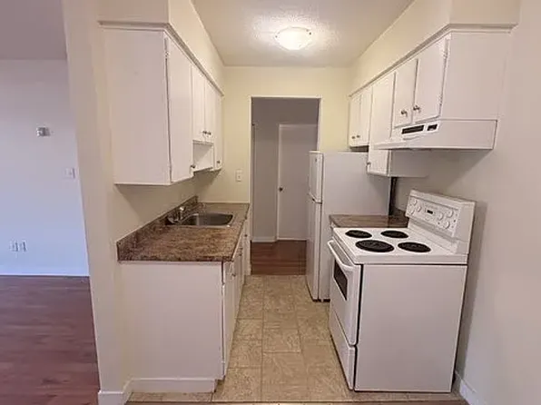 260 E 12th St, North Vancouver, BC