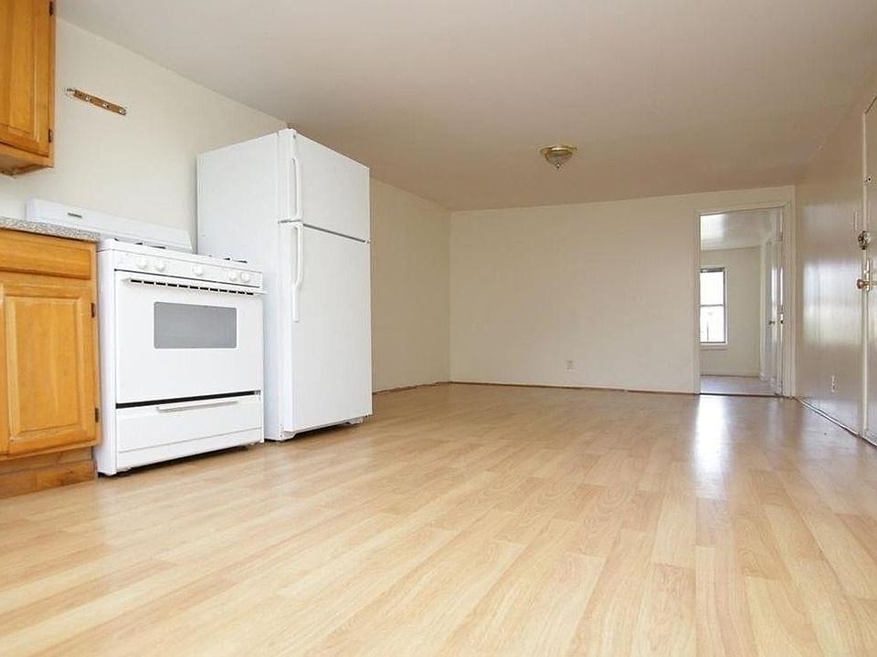 2nd image of 93 4th Ave APT 4