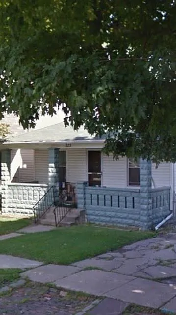 327 E Oakland St photo 1