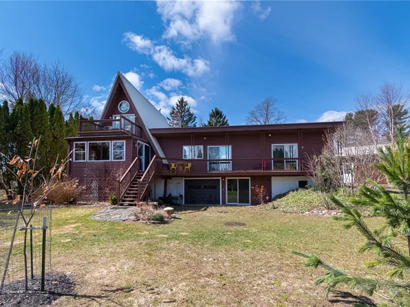 7094 Overlook Dr, Sodus Pt, NY 14555
