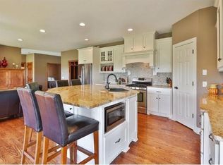 1069 Symphony Ln, Chaska, MN 55318