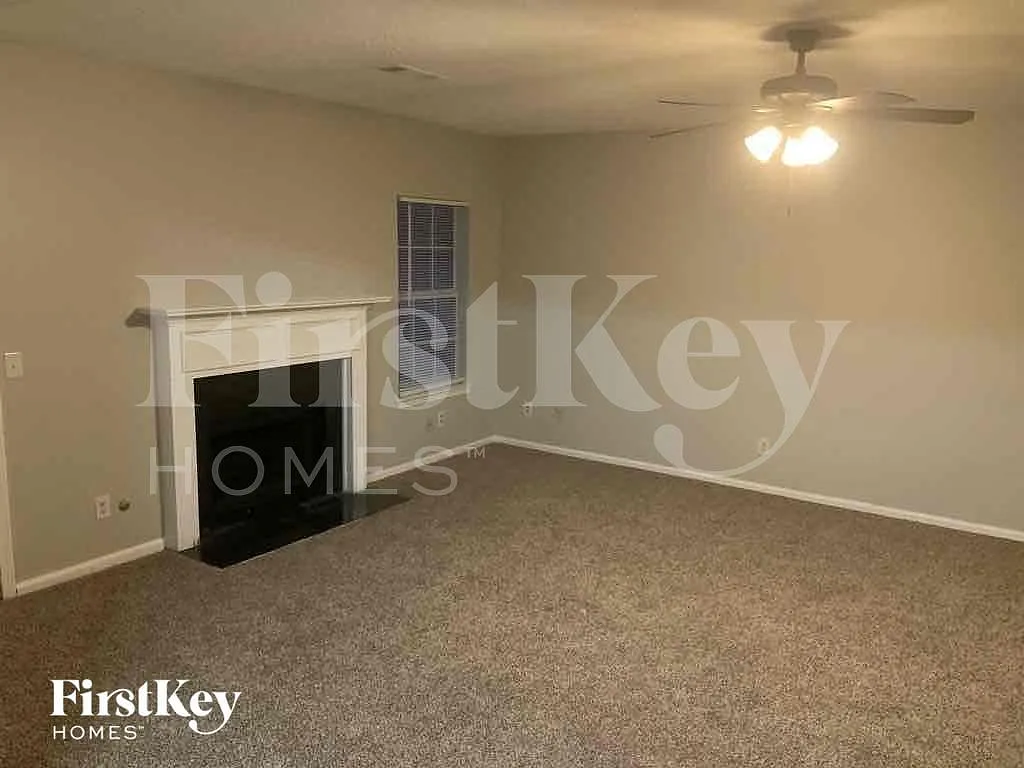 4 bed, 2.5 bath, 2992 sqft, $2,780 — Photo 2
