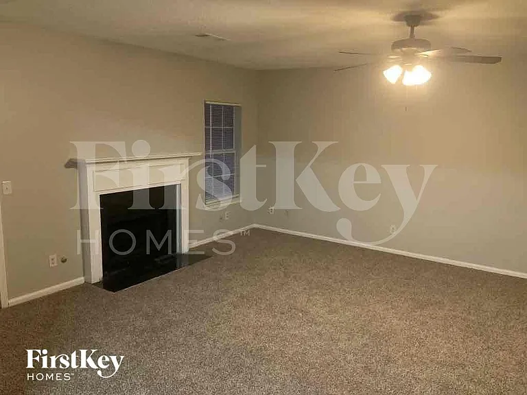 226 Bonnes Dr — Photo 2