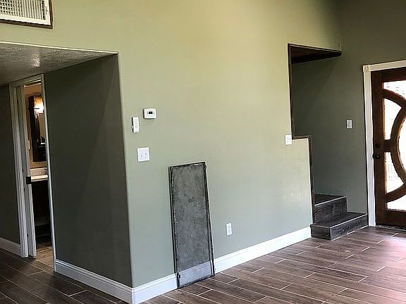 3rd image of 929 Aspen Dr