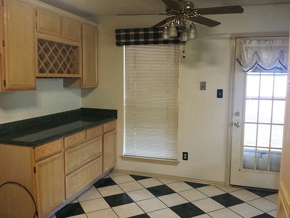 5th image of 1303 Crest Dr