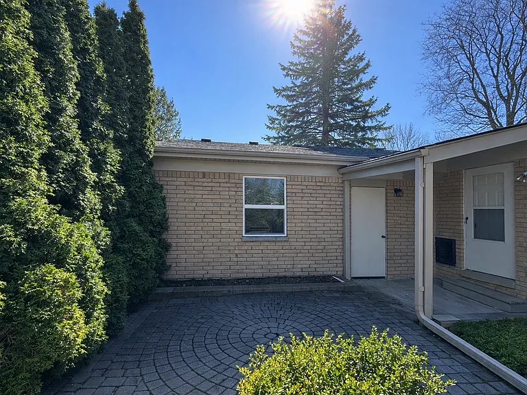 2235 Chesley Dr — Photo 25