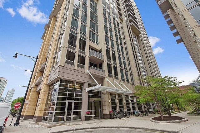 1st image of 700 N Larrabee St APT 901