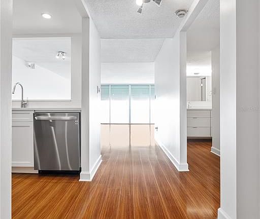 4th image of 2611 Bayshore Blvd APT 1201